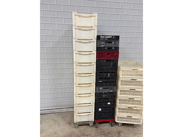 Partij kratten op transport dolly (30x) - afbeelding 2 van  3