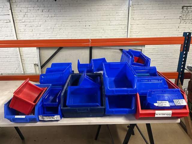 Partij kratten - afbeelding 1 van  5