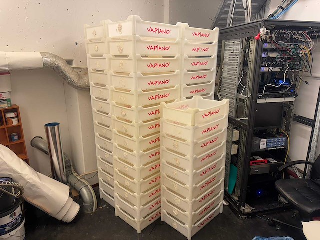 Partij kratten - afbeelding 1 van  3