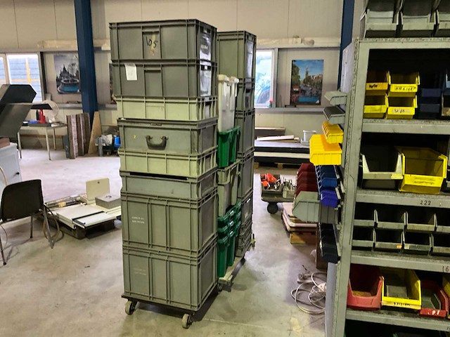 Partij kratten - afbeelding 1 van  3