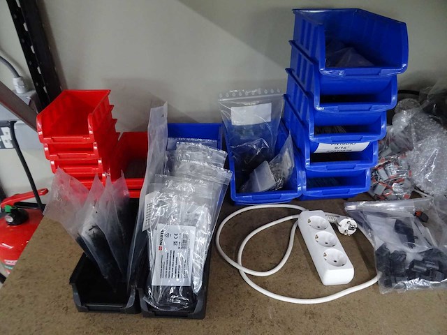 Partij krimpkous en installatiemateriaal - afbeelding 6 van  14