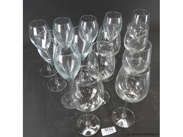 Partij kristallen wijnglazen in doos - afbeelding 3 van  5