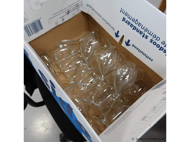 Partij kristallen wijnglazen in doos - afbeelding 5 van  5
