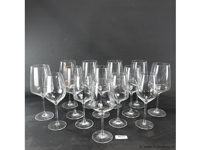 Partij kristallen wijnglazen in doos - afbeelding 1 van  5