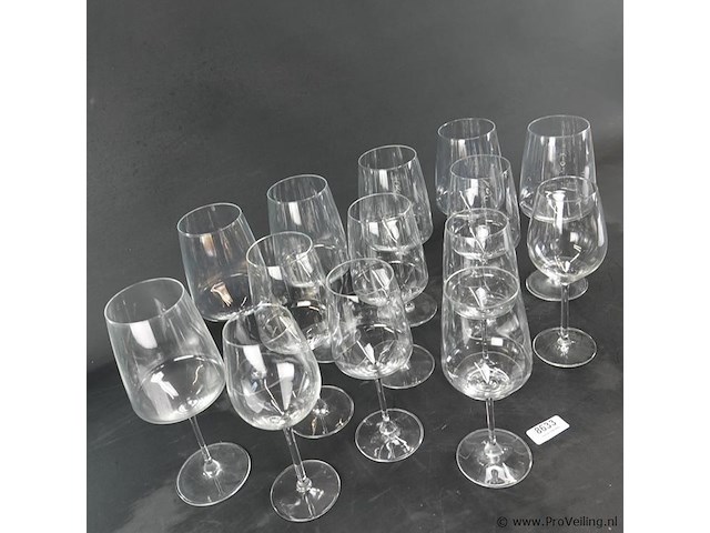 Partij kristallen wijnglazen in doos - afbeelding 3 van  5