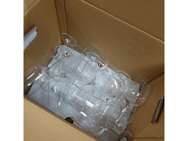 Partij kristallen wijnglazen in doos - afbeelding 5 van  5