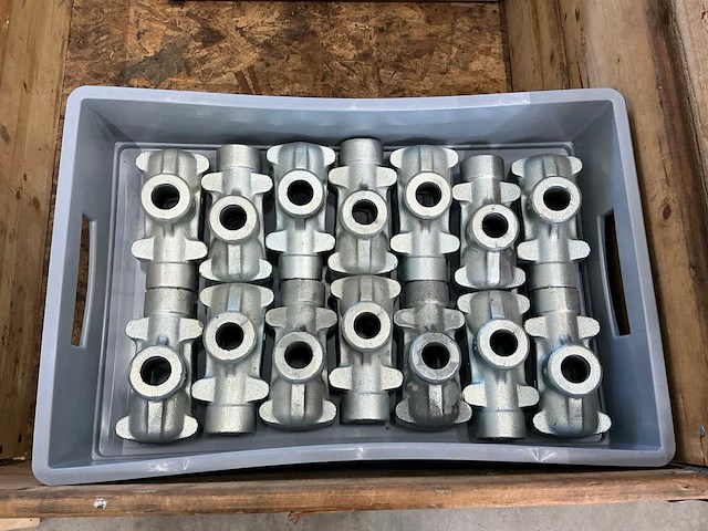 Partij kroonwielen en flamco t-plus aftakkoppelingen - afbeelding 2 van  8