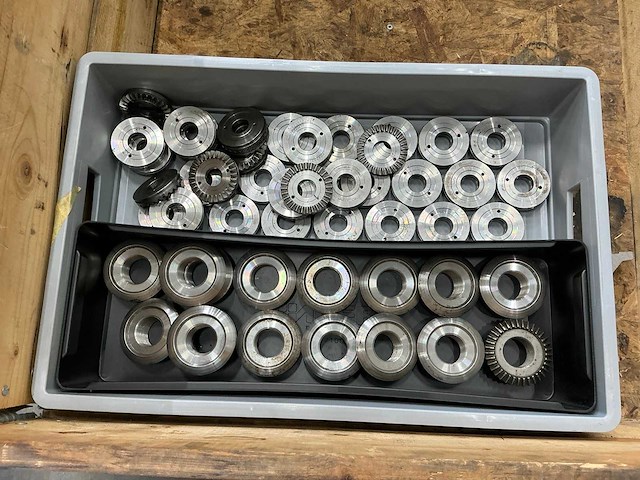 Partij kroonwielen en flamco t-plus aftakkoppelingen - afbeelding 7 van  8