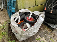 Partij kruiwagen-, steekwagenbanden - afbeelding 1 van  4