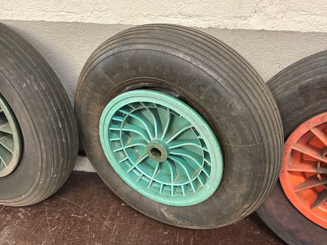 Partij kruiwagenwielen (5x) - afbeelding 2 van  2