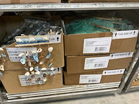 Partij kunstbloemen en decoratiematerialen - afbeelding 6 van  14