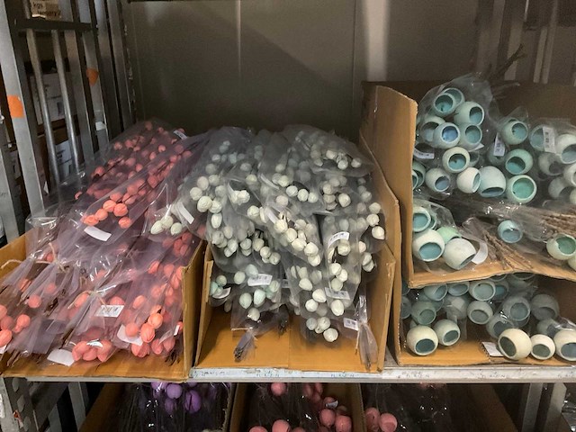 Partij kunstbloemen en decoratiematerialen - afbeelding 12 van  14
