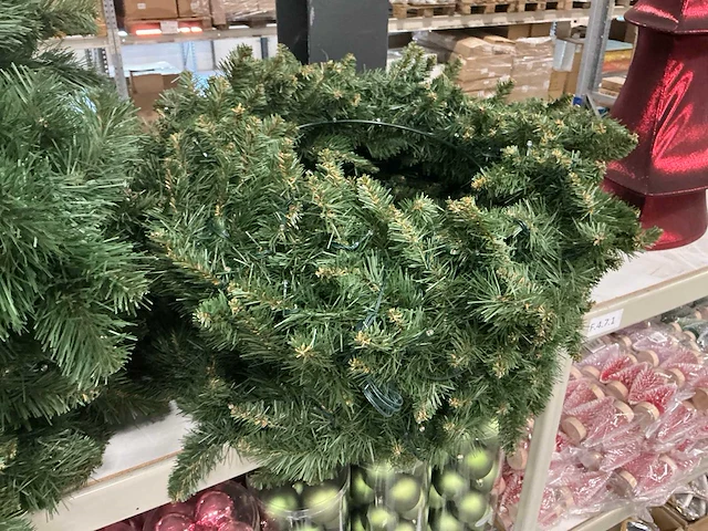 Partij kunstkerstbomen met verlichting & kransen (9x) - afbeelding 4 van  5