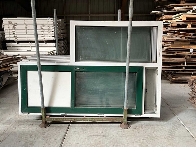 Partij kunstof kozijnen - afbeelding 1 van  4