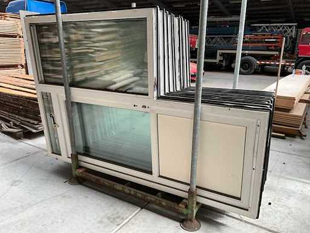 Partij kunstof kozijnen - afbeelding 4 van  4