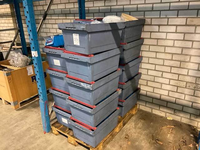 Partij kunstof onderdelen - afbeelding 1 van  8