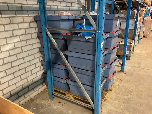 Partij kunstof onderdelen - afbeelding 2 van  8