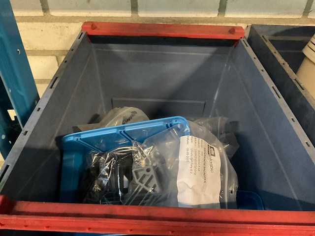 Partij kunstof onderdelen - afbeelding 3 van  8