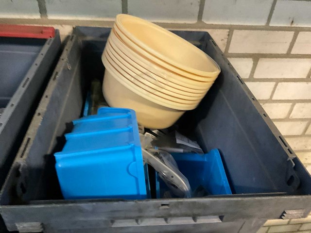 Partij kunstof onderdelen - afbeelding 4 van  8