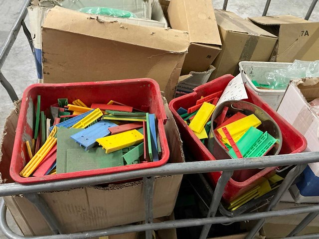 Partij kunstof tunnelblokjes/keggen - afbeelding 6 van  9