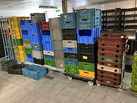 Partij kunststof bakken - afbeelding 1 van  6