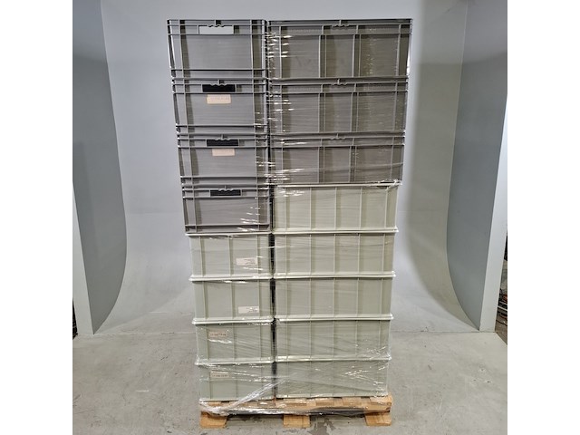 Partij kunststof bakken - afbeelding 1 van  6