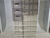 Partij kunststof bakken