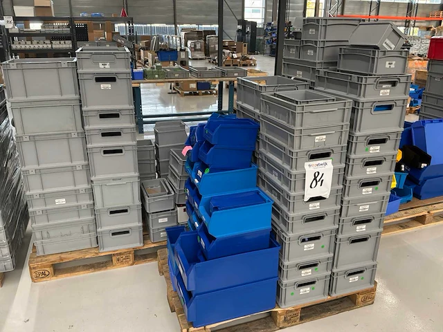 Partij kunststof bakken - afbeelding 3 van  3