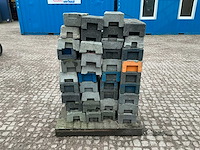 Partij kunststof bouwhekvoeten - afbeelding 1 van  8