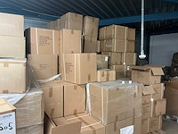 Partij kunststof cosmetica flessen, potjes en doppen - afbeelding 1 van  10