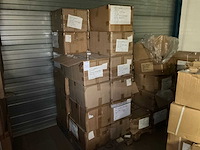 Partij kunststof cosmetica flessen, potjes en doppen - afbeelding 5 van  10