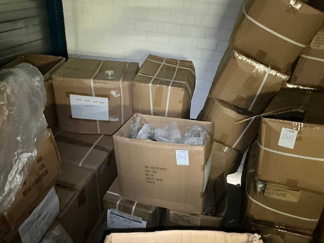 Partij kunststof cosmetica flessen, potjes en doppen - afbeelding 6 van  10