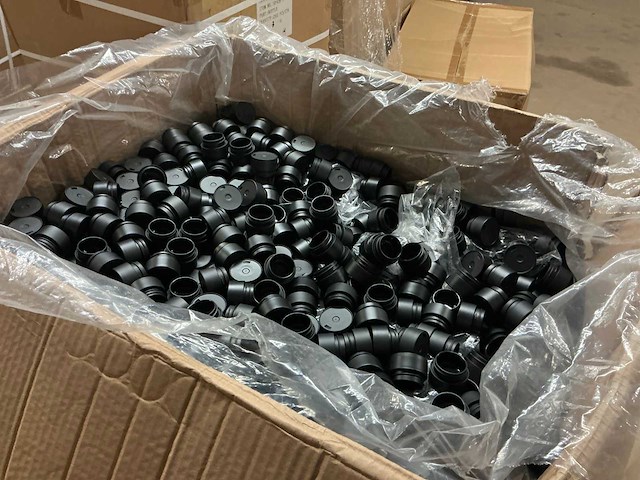 Partij kunststof cosmetica flessen, potjes en doppen - afbeelding 7 van  10