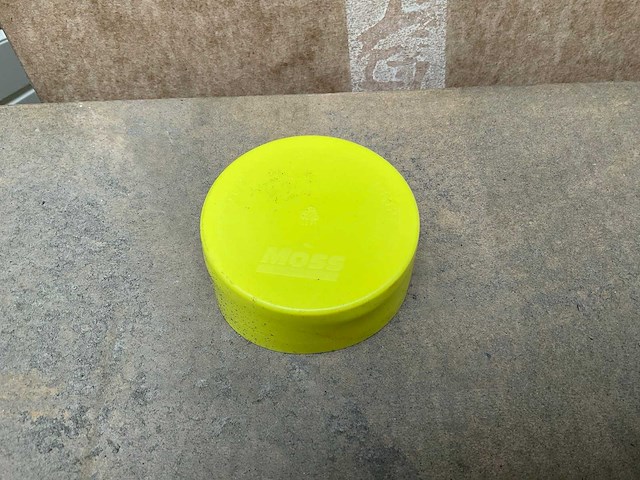 Partij kunststof doppen, 2 1/2” - afbeelding 1 van  3