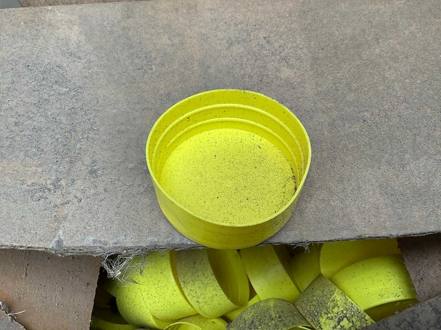 Partij kunststof doppen, 2 1/2” - afbeelding 2 van  3