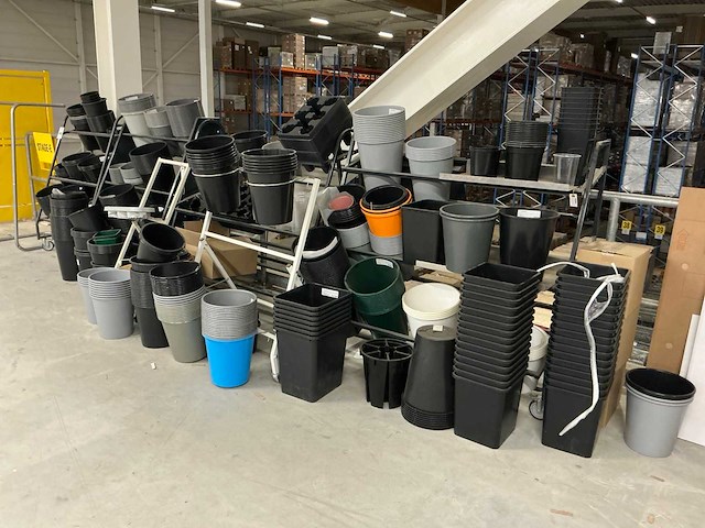 Partij kunststof emmers - afbeelding 1 van  6