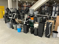 Partij kunststof emmers - afbeelding 1 van  6