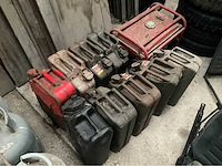 Partij kunststof en stalen tanks - afbeelding 1 van  2