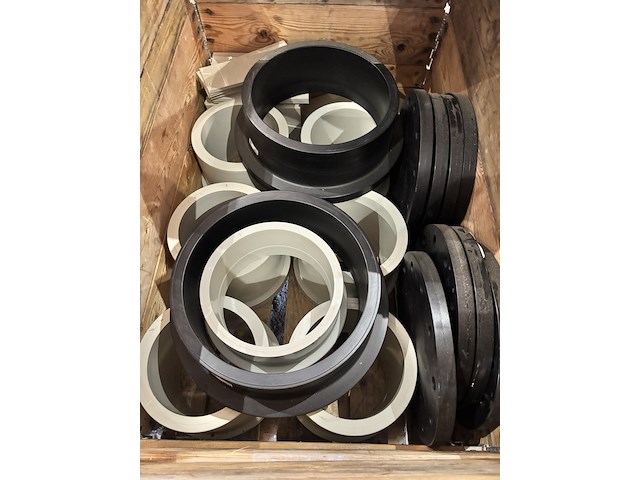 Partij kunststof flensadapters / stalen lasflens (plate flange) | stub flange / short spigot | stub flange long spigot, agru en plasson fusamatic lasmof, zwart - afbeelding 1 van  21