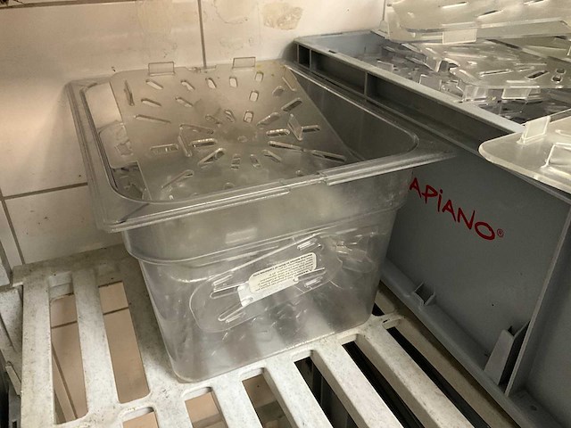 Partij kunststof gastronorm uitlekroosters - afbeelding 2 van  5