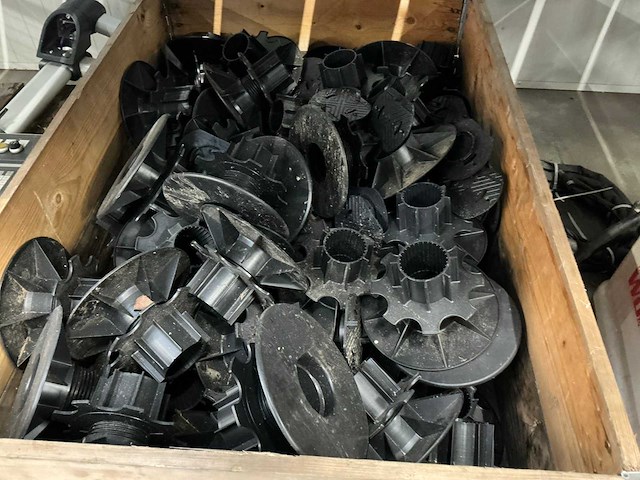 Partij kunststof haspelonderdelen - afbeelding 1 van  3