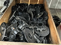 Partij kunststof haspelonderdelen - afbeelding 1 van  3