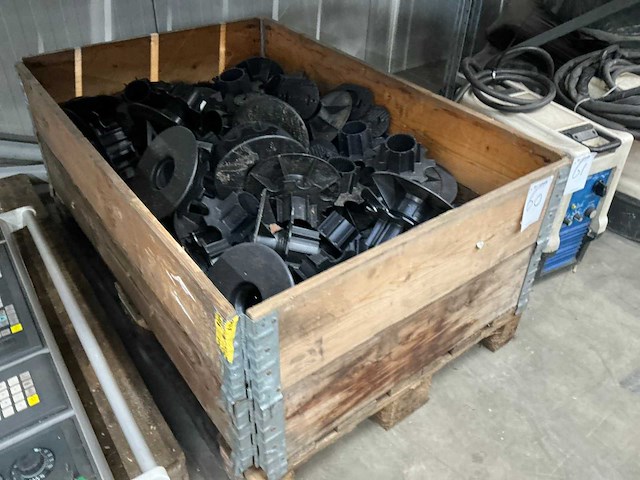 Partij kunststof haspelonderdelen - afbeelding 3 van  3