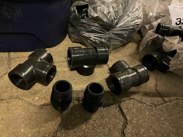 Partij kunststof irritec koppelingen - afbeelding 1 van  4