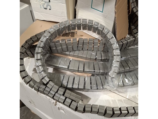 Partij kunststof kabelgeleiders - afbeelding 7 van  7