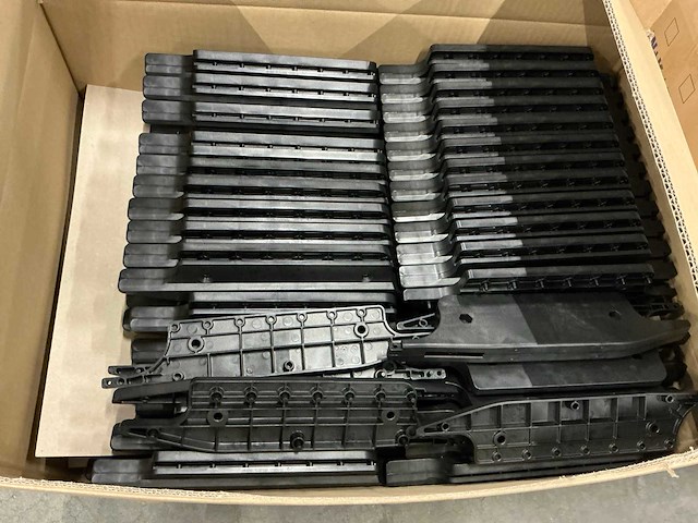 Partij kunststof kappen - afbeelding 2 van  6