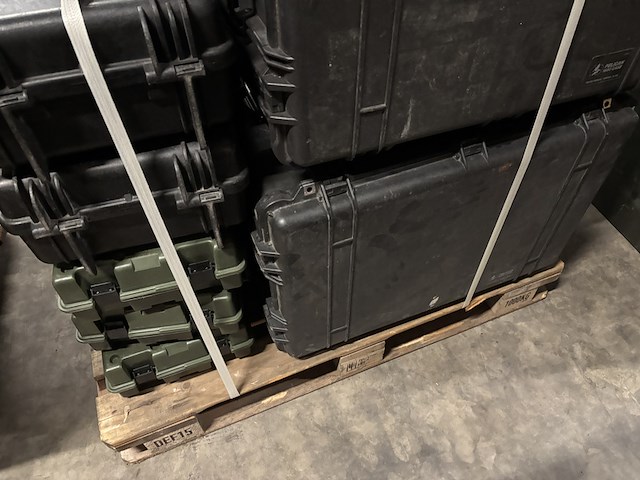 Partij kunststof kisten en laptoptassen, o.a. tgm - afbeelding 3 van  11
