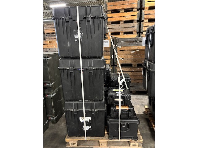 Partij kunststof kisten en laptoptassen, o.a. tgm - afbeelding 1 van  11