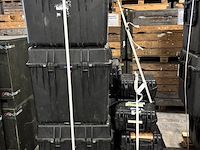 Partij kunststof kisten en laptoptassen, o.a. tgm