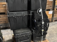 Partij kunststof kisten en laptoptassen, tgm/pelican/targus